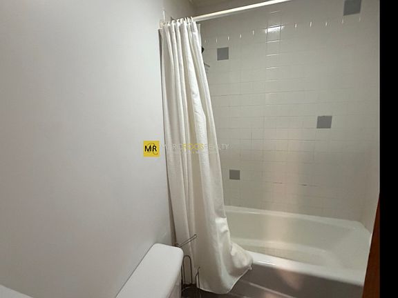 5th image of 12 Derne St Unit 2