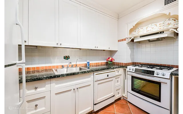 Sold by Douglas Elliman | media 10