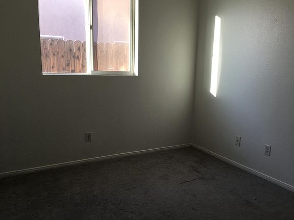3rd image of 10453 Tamarisk Ave