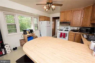 10505 Forest Ave — Photo 4