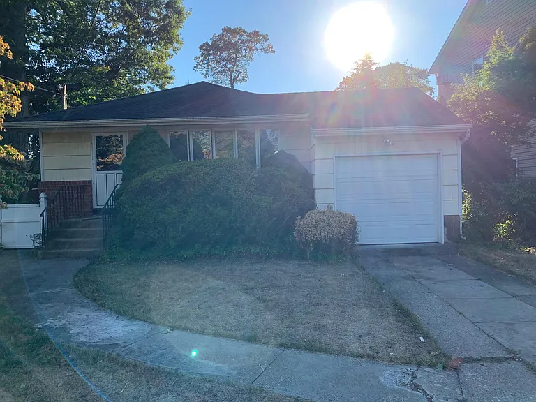 934 Oakland Ct — Photo 3