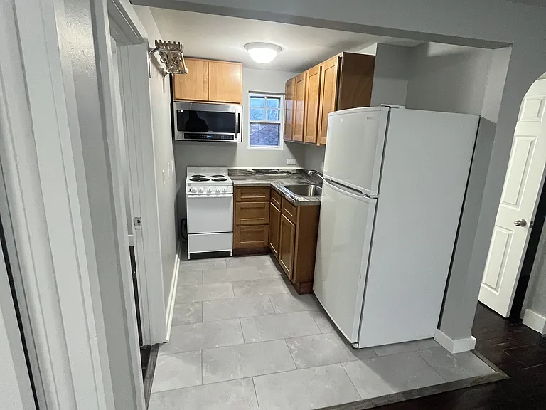 15 1/2 Elm St #1 — Photo 3