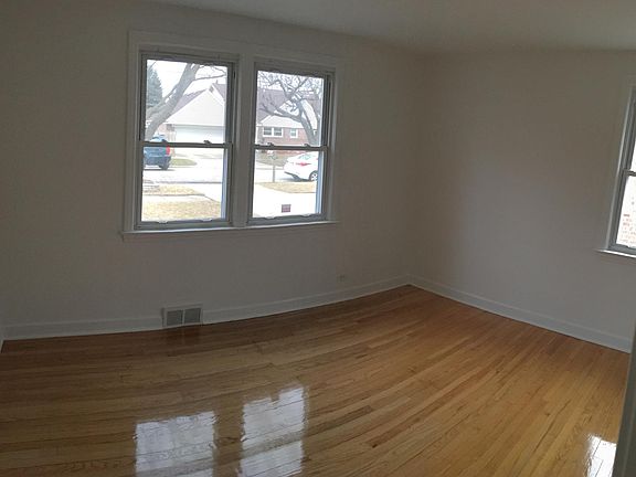 3rd image of 3514 Birch St