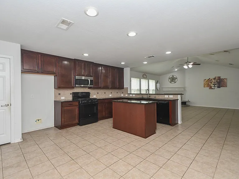 18302 Mable Pond Ln — Photo 9