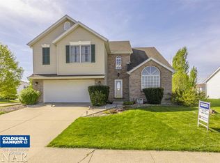 2821 Arrowhead Dr, Bloomington, IL