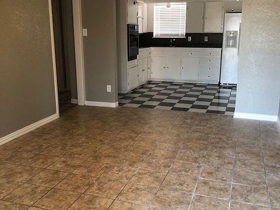 4th image of 310 N La Salle Dr