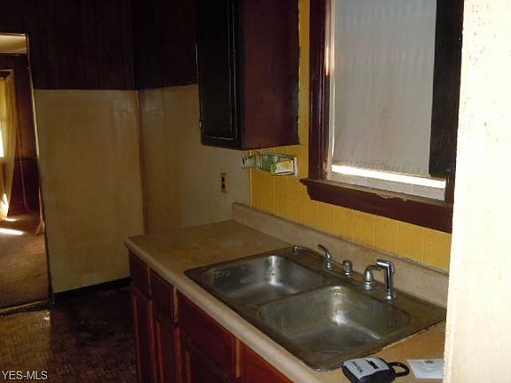 3rd image of 13408 Kirton Ave