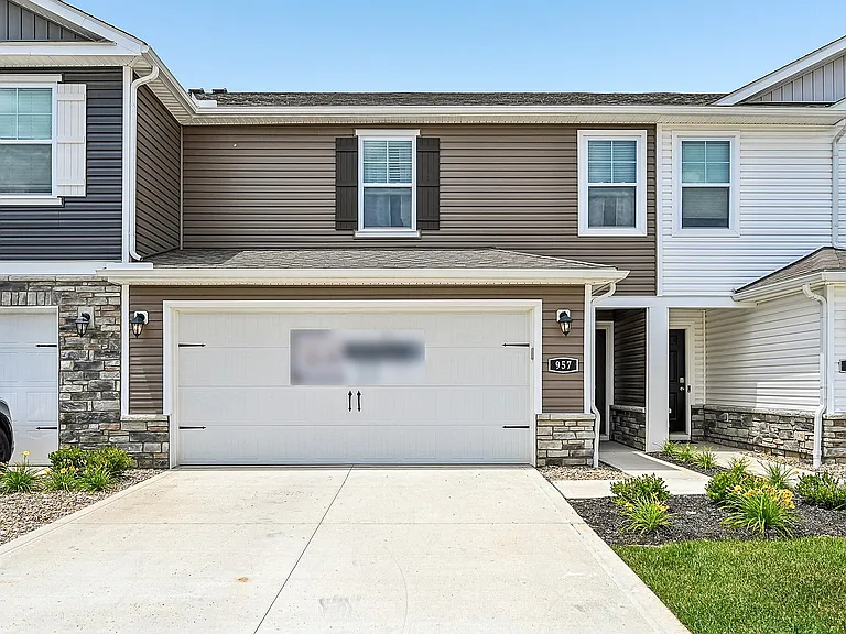 Villas at Maplewood North — Photo 12