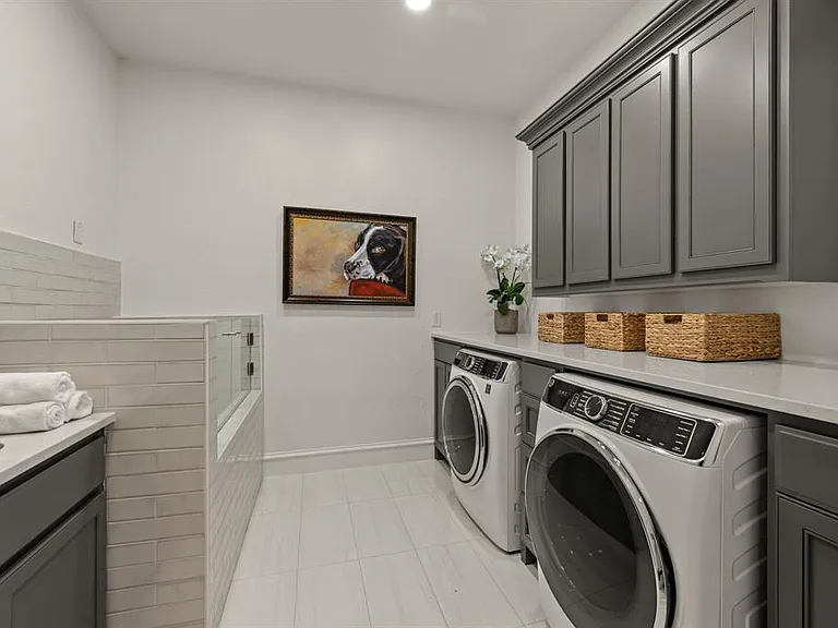 320 W Highland St — Photo 20