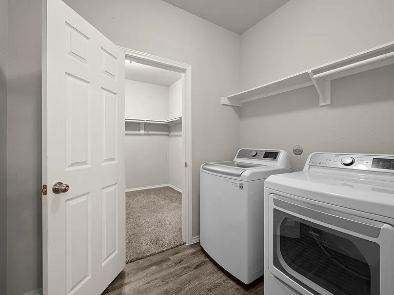 LAUNDRY (WASHER AND DRYER INCLUDED!)