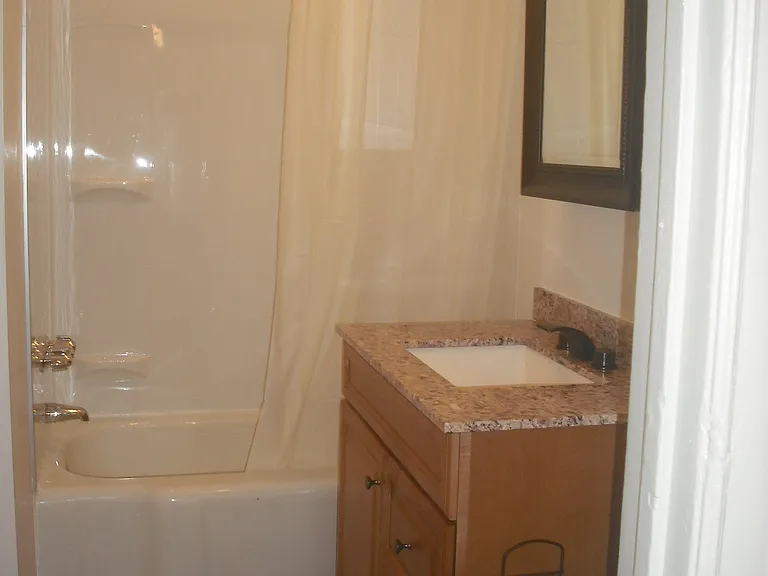 210 Stratford Ave #1 — Photo 5