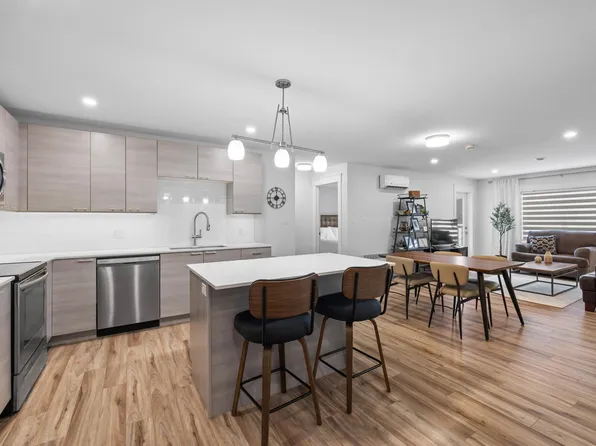 562 Malpeque Rd #206, Charlottetown, PE C1E 3R8