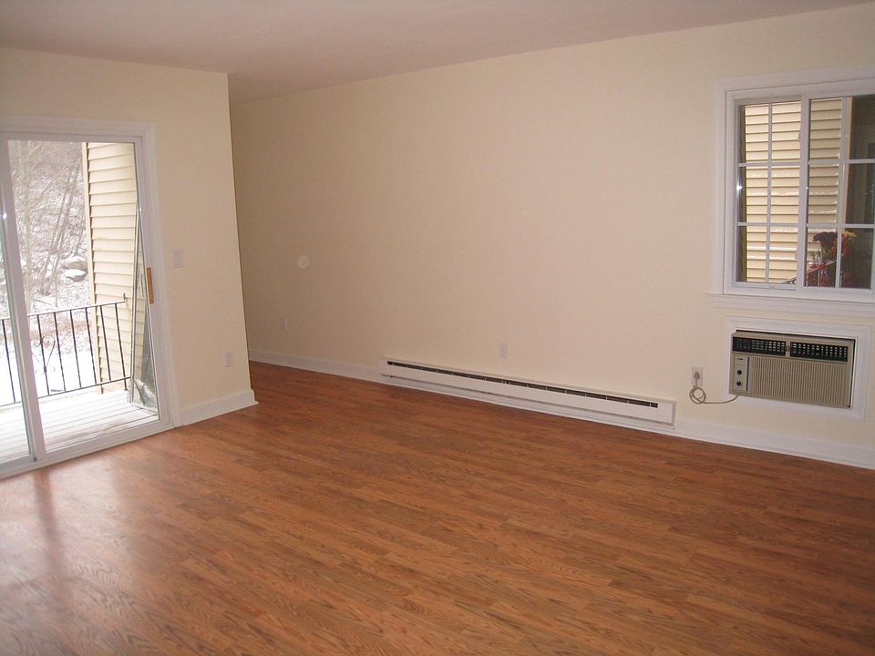 1st image of 332 Fox Run Ln