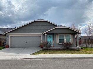 1263 SW Carver St, College Place, WA 99324
