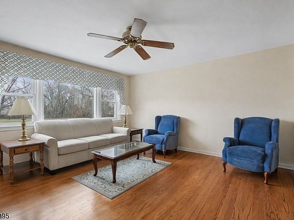2nd image of 2970 Aberdeen Rd
