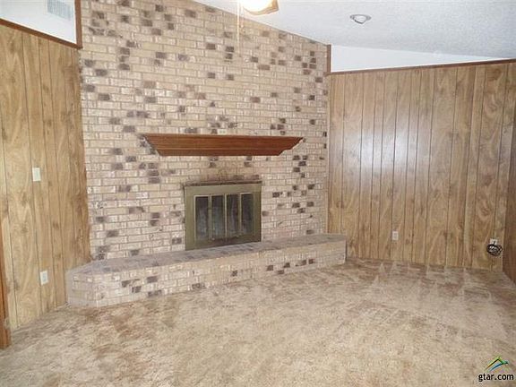 2nd image of 212 Woodhaven St