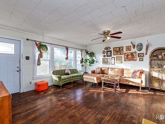 5th image of 2022 Live Oak St