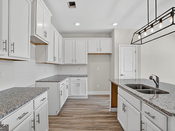 4th image of 3404 Ripple Loop #130