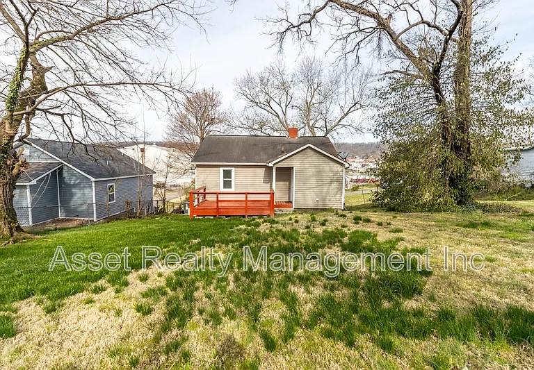 218 W Columbia Ave — Photo 17
