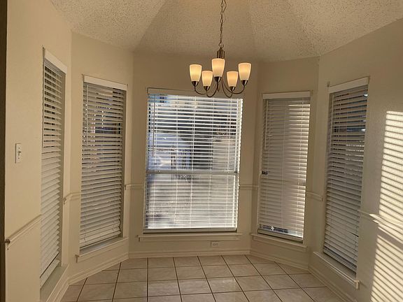 4th image of 3616 Parkmead Dr