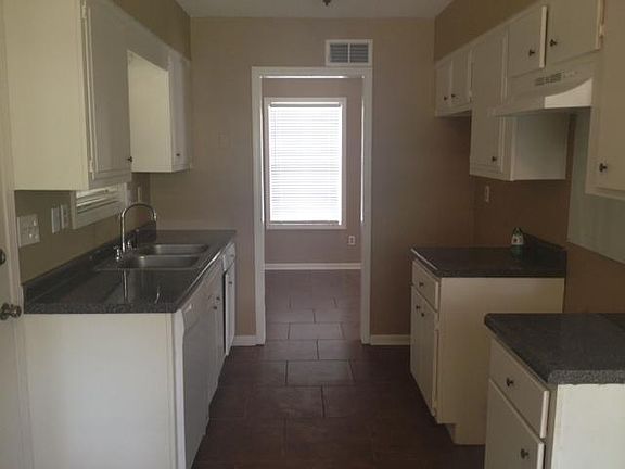 3rd image of 5063 Simsbury Dr
