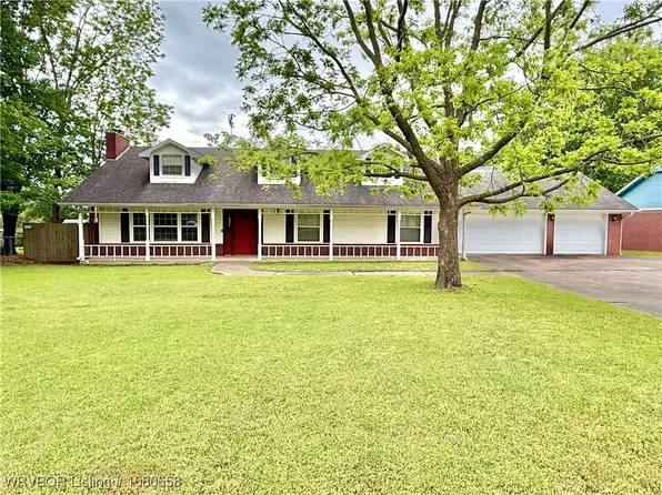 104 Clark Ave, Poteau, OK 74953