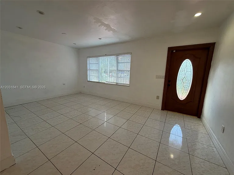 6318 SW 27th St — Photo 5
