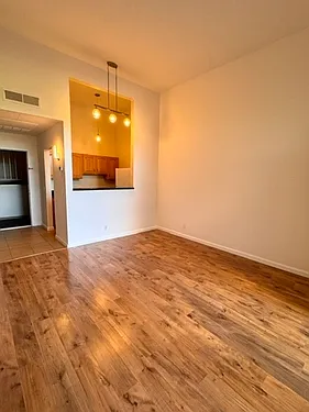 410 N Civic Dr — Photo 14