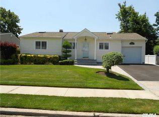 8 Mitchell Ave, Plainview, NY 11803