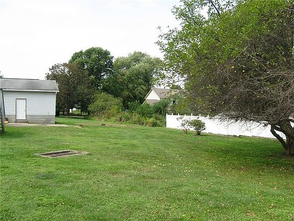 4th image of 360 Franklin St