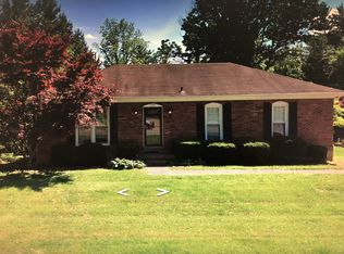 1000 Harmony Landing Rd, Goshen, KY 40026