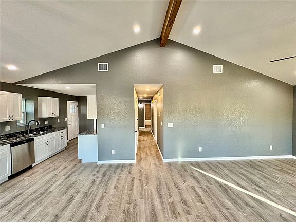 4th image of 200 Lois Cir
