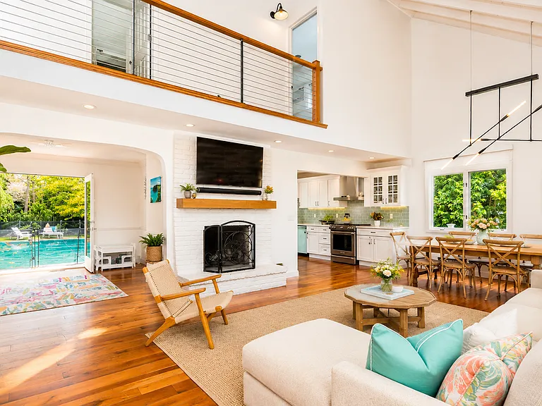 46 Camberly Rd — Photo 3