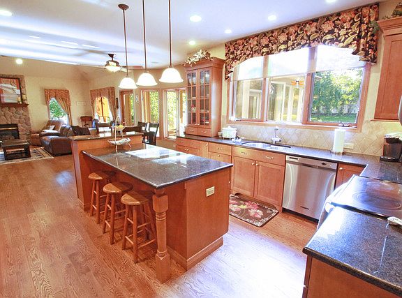 5th image of 1024 S Ahrens Ave