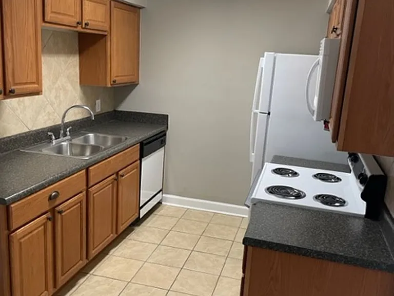 106 Menlo Dr — Photo 9