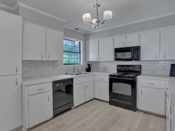 5th image of 2558 Gina Dr