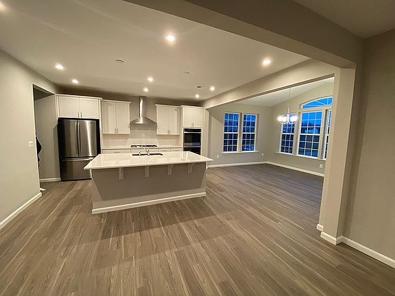 5th image of 505 Gladiola Way