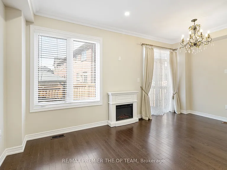 17 True Blue Cres — Photo 11