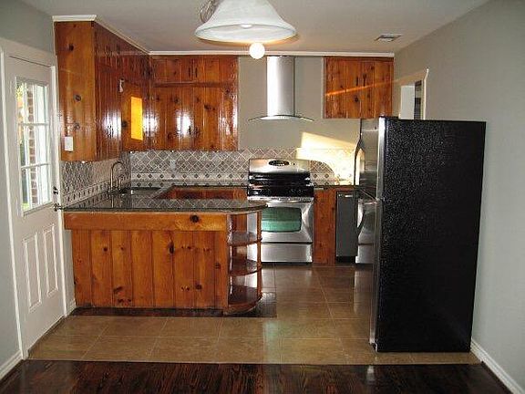 2nd image of 1506 Westwood Dr