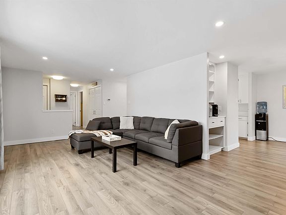 5th image of 171 Centennial Ave