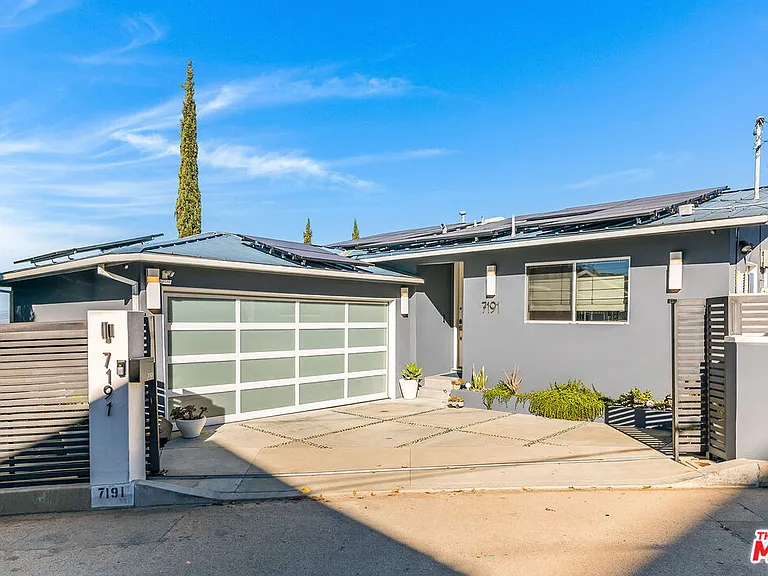 7191 Pacific View Dr — Photo 25