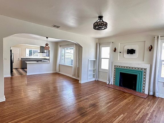 3rd image of 3856 Glenfeliz Blvd