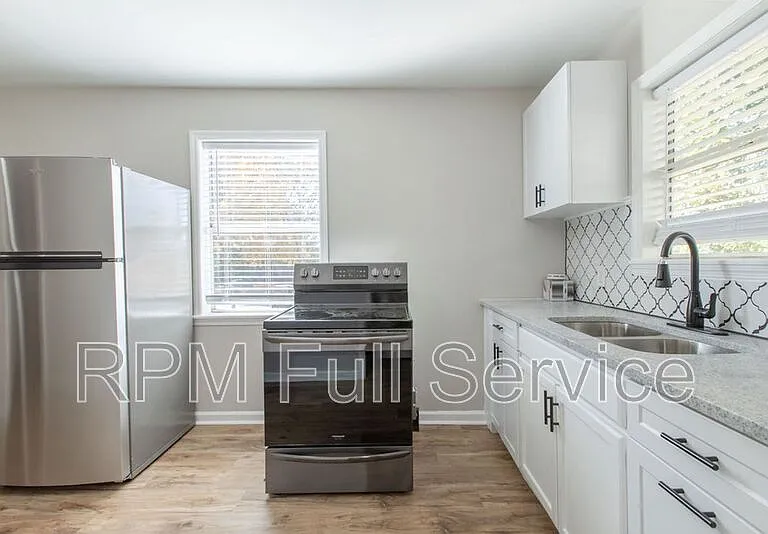 1002 N Maple St #A — Photo 13
