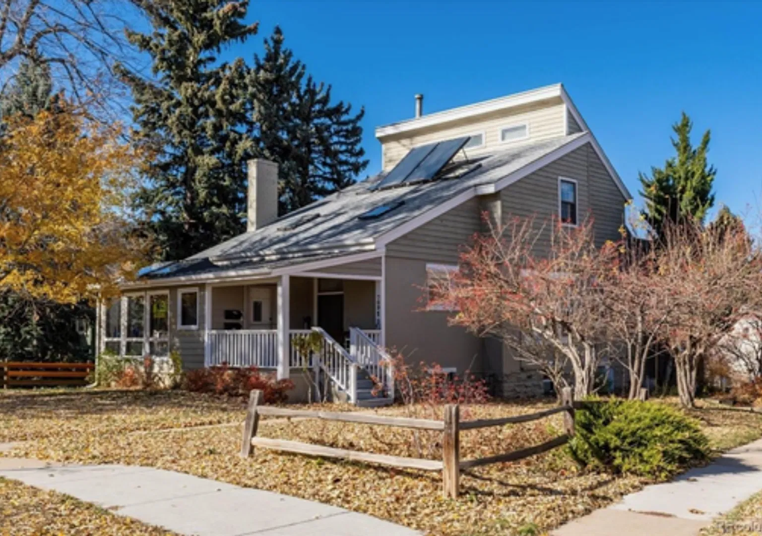 Beautifully updated home. Prime Hill Location! — Photo 1