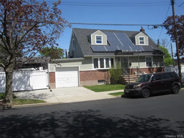 7 John Place, Roosevelt, NY 11575