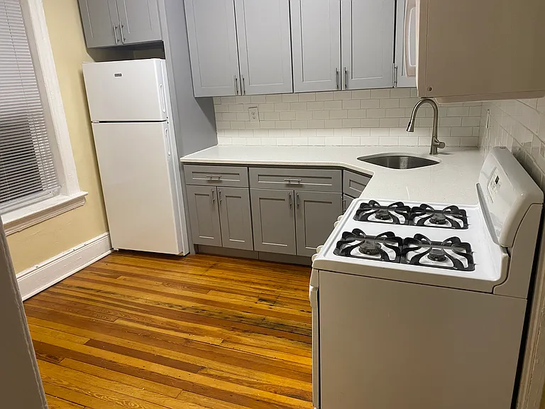 40.5 Gardner Ave — Photo 6