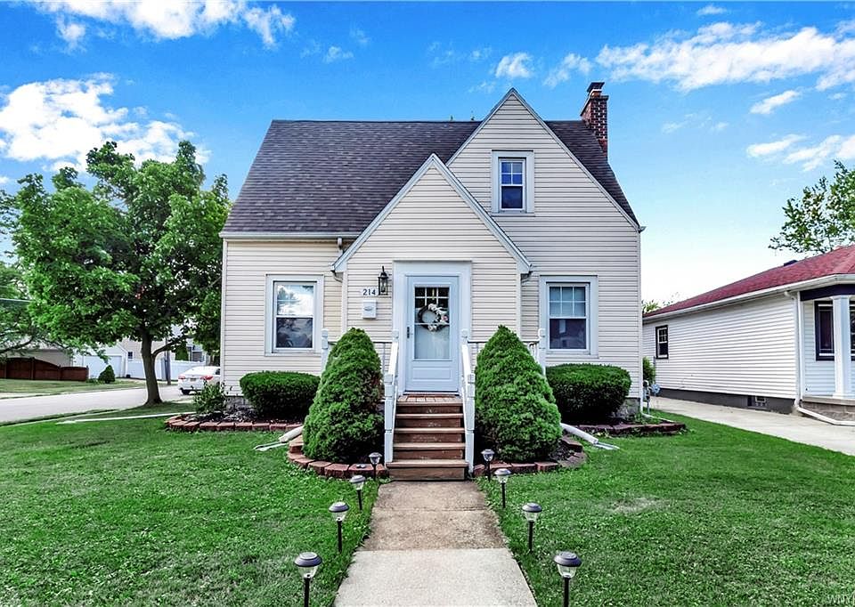 1st image of 214 Wellington Ave