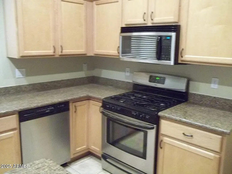 1680 W Saragosa St — Photo 14