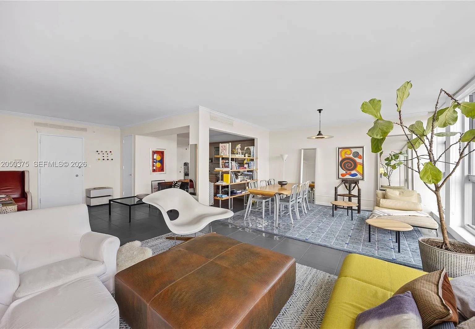 Crystal House Condo — Photo 4