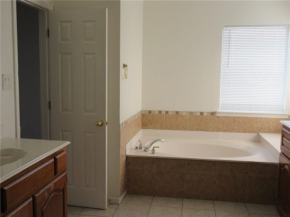 2nd image of 1614 Laurel Springs Ct